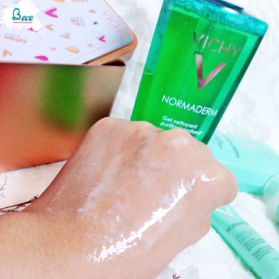Vichy-Normaderm-Deep-Cleansing-Purifying-Gel-swatch-review-2016