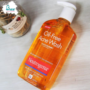 sua-rua-mat-dang-gel-tri-mun-neutrogena-oil-free-acne-wash2