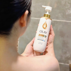 Sữa tắm dưỡng trắng Olay Nội Địa Trung Vitamin C + B3 500g